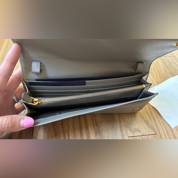 Prada Saffiano Wallet on Chain - Picture 5 of 8